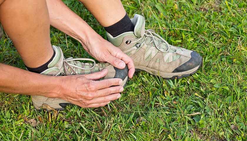 Patients with athlete's foot feel pain and have difficulty walking